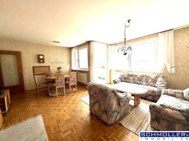 Großzügige 4 Zimmer Wohnung mit Loggia und TG Platz