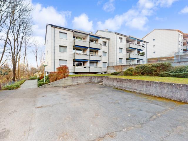 Grosszügige 4 Zimmer Wohnung an ruhiger aber seenaher Lage