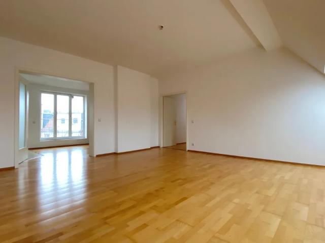 Großzügige 4 Zimmer Wohnung in Berlin Friedrichshain