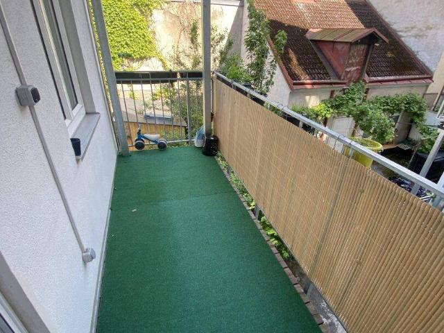 Großzügige 4 Zimmer Altbauwohnung mit Terrasse und 2 Bädern, in Top Zustand