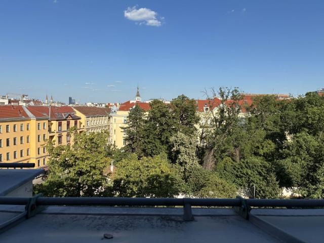 Großzügige 4 Zimmer Altbauwohnung im 18. Bezirk ideal für eine WG OTTO Immobilien