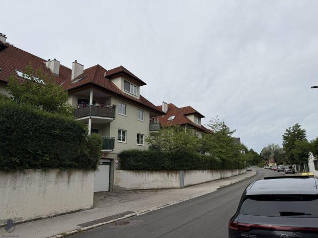 Großzügige 4 Zimmer Dachgeschosswohnung mit Lift, Keller und Stellplätzen in Kaltenleutgeben