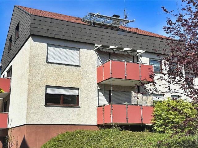 Großzügige 4 Zimmer DG Wohnung mit Garage und Top Aussicht