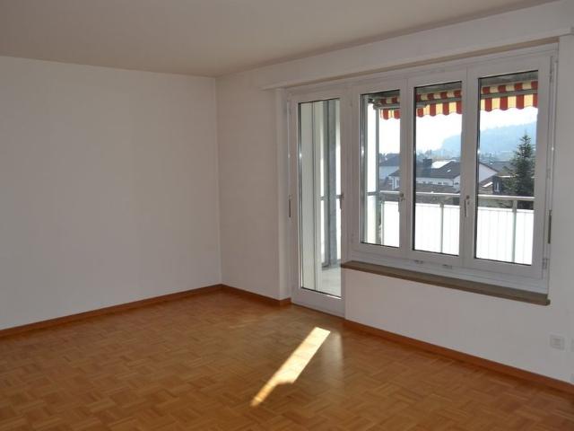 Grosszügige 4 Zimmerwohnung in Zürich Oerlikon