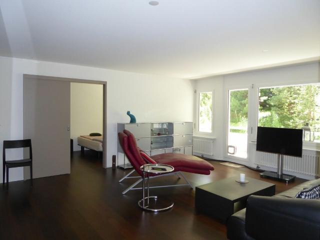 grosszügige 4 1/2 Zimmer Ferienwohnung mit Balkon, Terrasse und zwei Tiefgaragenplätzen
