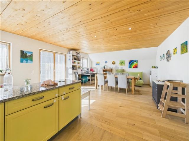 Grosszügige 4.5 Zimmer Maisonette mit Balkon und hochwertigem Ausbaustandard in Tann