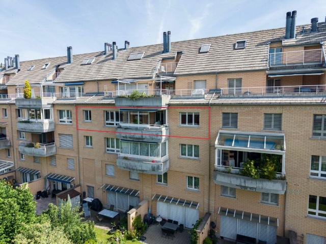 Grosszügige 4.5 Zimmer Wohnung ruhig, hell und mit Blick ins Grüne