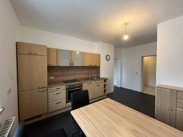 Großzügige 5 Zimmer Wohnung in gepflegtem Mehrfamilienhaus