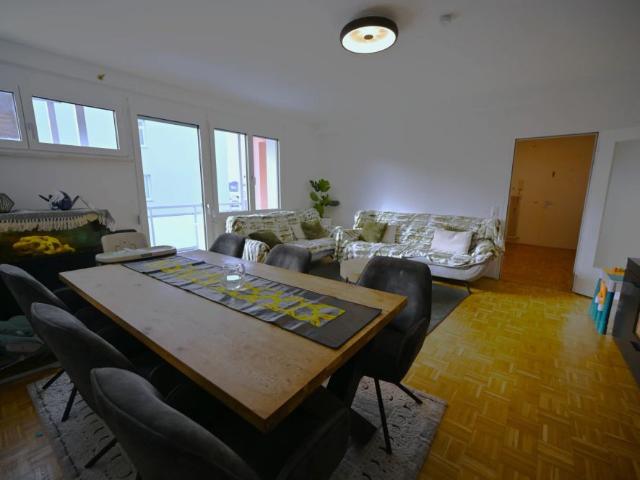 Großzügige 5 Zimmer Wohnung in Hörsching mit moderner Küche und Balkon