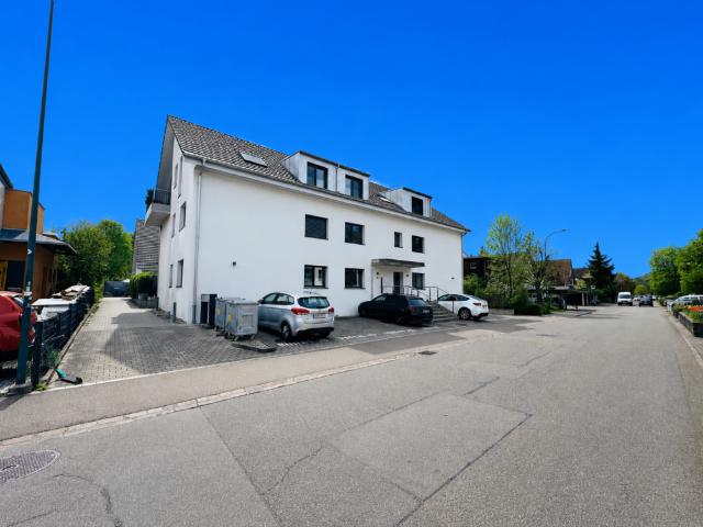 Grosszügige 5.5 Zi. Maisonette mit Garten, Wintergarten, 2 Nasszellen, Bastelraum & AEHP