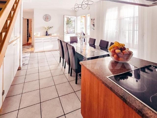 Grosszügige 5.5 Zimmer Maisonette in zentraler Lage mit Balkon und Terrasse