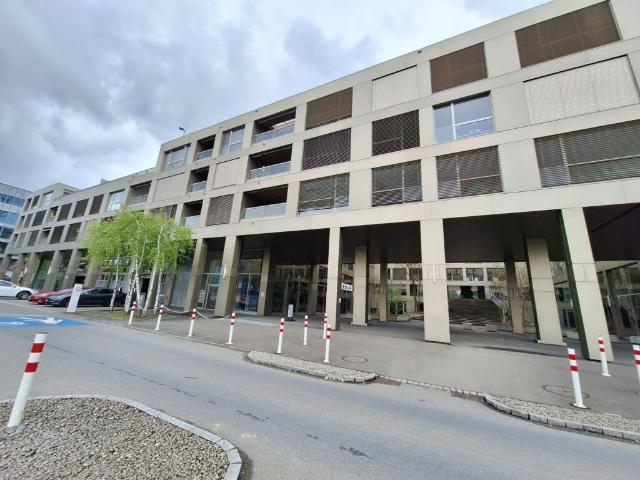 Grosszügige 5.5 ZWG im Cham per sofort zu vermieten!