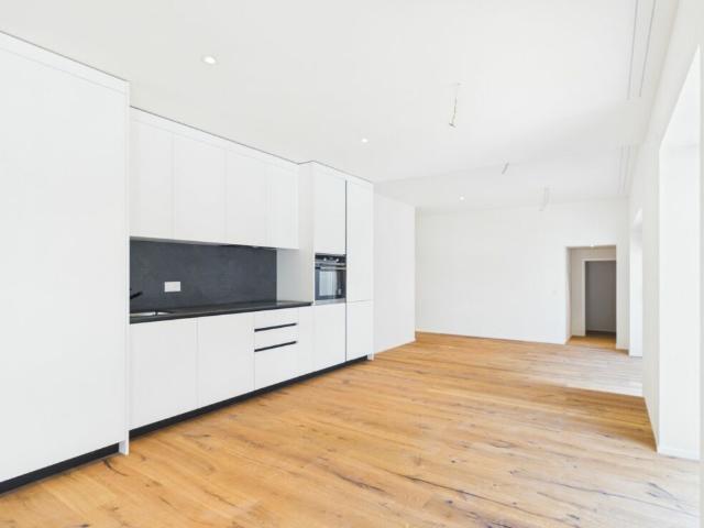 Grosszügige 7,5 Zimmer Wohnung kernsaniert für grosse Familien