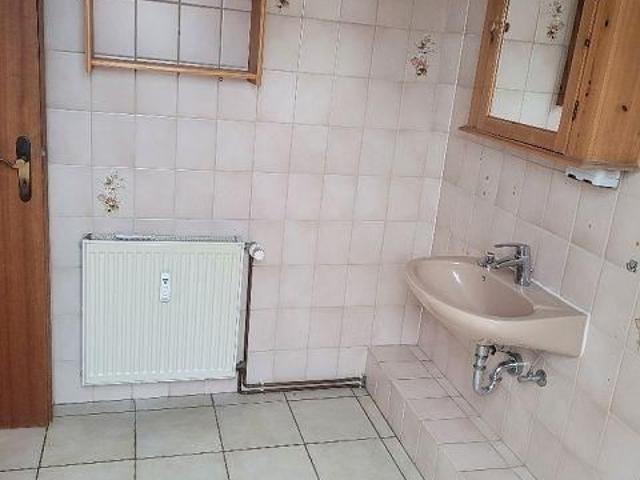 Großzügige 2 Zimmer Wohnung im Dachgeschoss in ruhiger Lage Haustiere nicht erlaubt