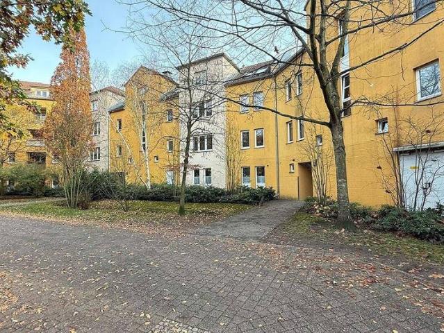 Großzügige 2 Zimmer Erdgeschosswohnung mit Terrasse, Gartenanteil und Gäste WC
