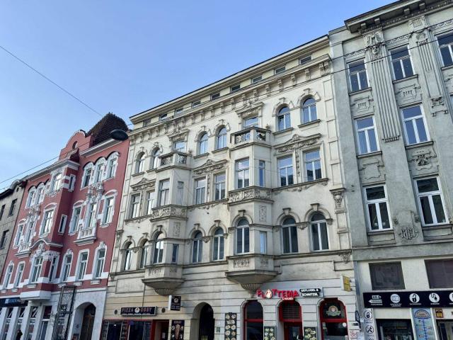 Großzügige 2,5 Zimmer Wohnung mit Erstbezug nach Sanierung! Nahe U6 &U4 jetzt zuschlagen!