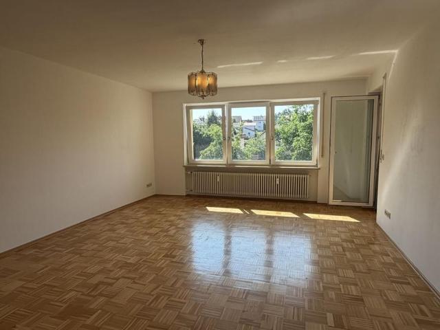 Großzügige 3 Zimmer Wohnung mit überdachtem Balkon