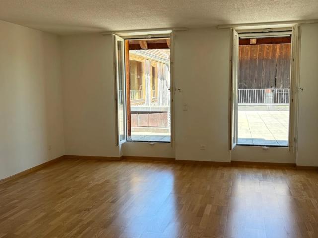 Grosszügige 3½ Zimmer Wohnung im Herzen von Erlach
