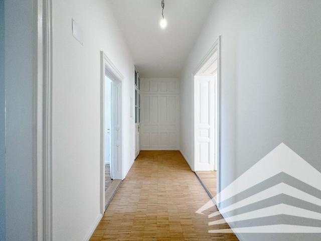 Großzügige 3 Zimmer Altbauwohnung mit Küche Nähe Landstraße!