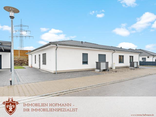 Großzügige 3 Zimmer Bungalow Doppelhaushälfte mit eigenem Garten!