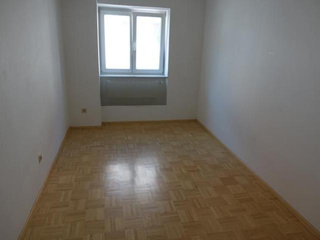 Großzügige 3 Zimmerwohnung am Hauptplatz Top 2