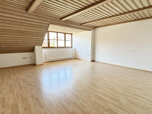 Großzügige 3,5 Zi. Dachstudio Wohnung