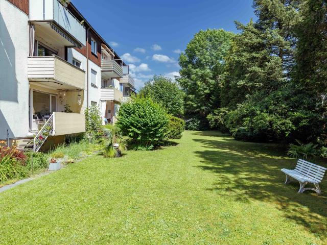 Großzügige 3,5 Zi Wohnung mit Parkettboden | Einzelgarage, Balkon u. Gartennutzung | Ludwigsburg