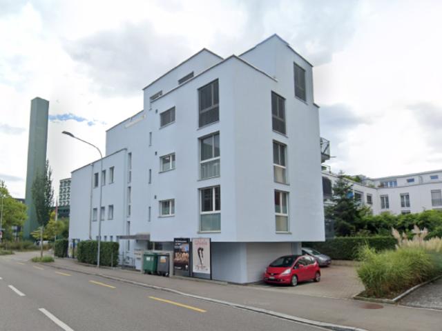 Grosszügige 3.5 Zimmer Wohnung an guter Lage