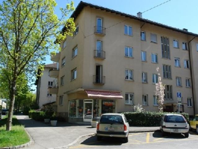 Grosszügige 3.5 Zimmer Wohnung mit Balkon an zentraler Lage