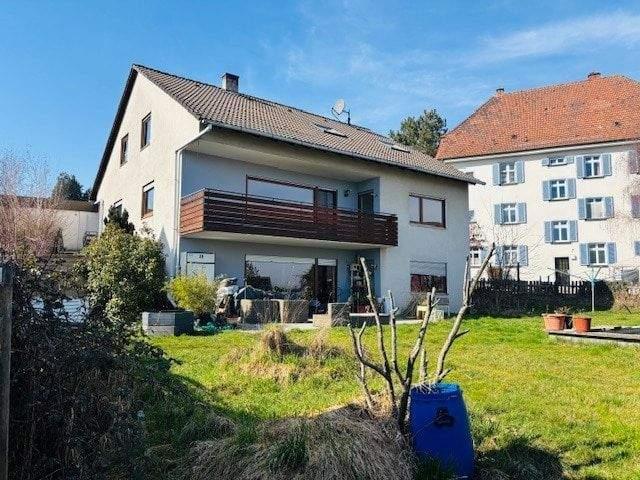 Großzügige 3,5 Zimmer Wohnung mit eigenem Garten und Balkon