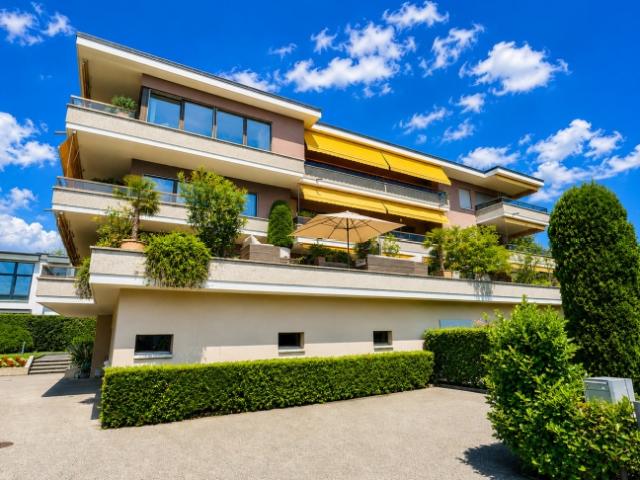Grosszügige 3,5 Zimmer Wohnung mit privatem Garten in ruhiger Lage