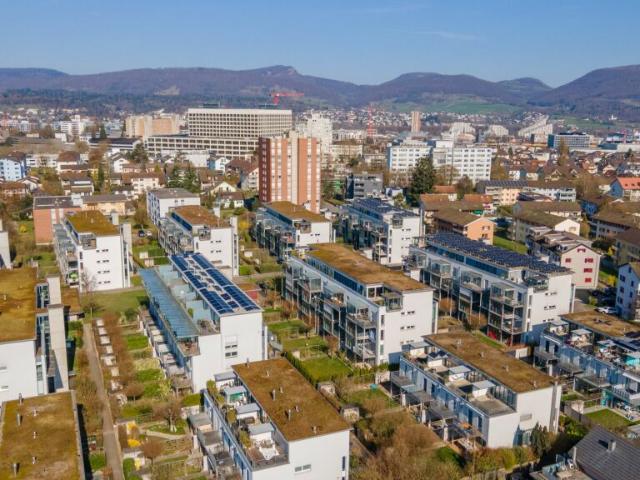 Grosszügige 3.5 Zimmer Wohnung mit Wintergarten in Stadtnähe