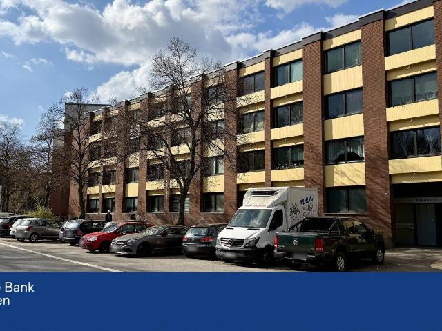 Großzügige 3,5 Zimmer Wohnung mit zwei Süd Balkonen