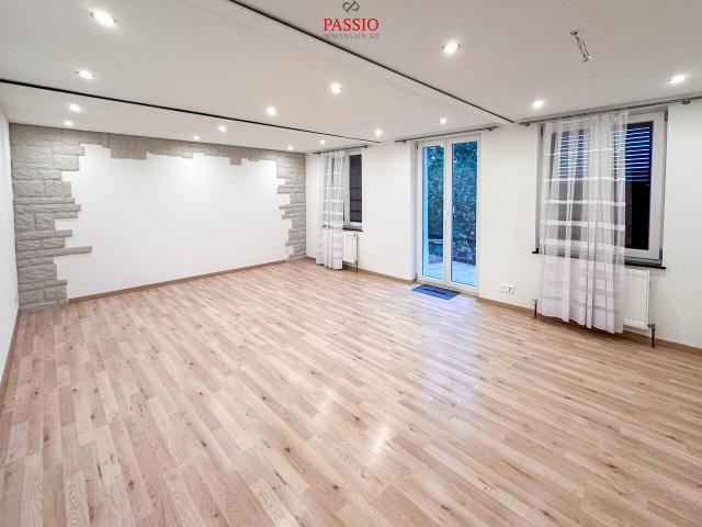 Grosszügige 3.5 Zimmerwohnung mit Wintergarten und Terrasse
