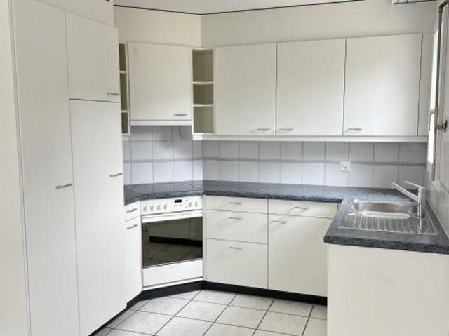 Grosszügige und helle 3 Zimmerwohnung zu vermieten