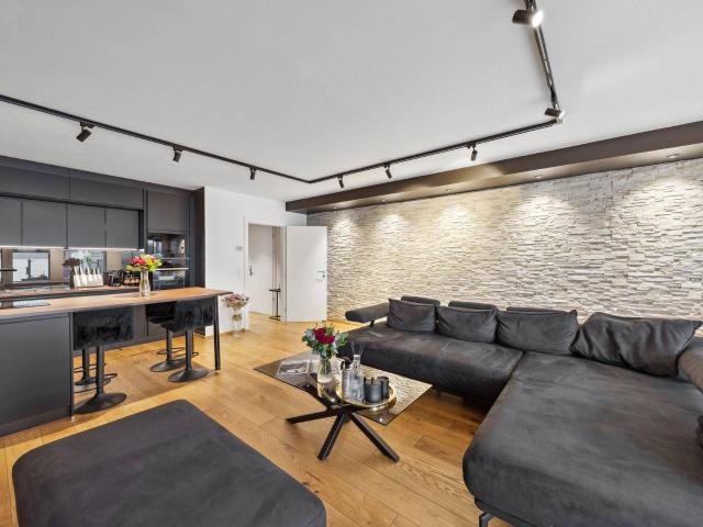 Großzügige und stilvoll gestaltete 2 Zimmer Wohnung mit Garten und Terrasse