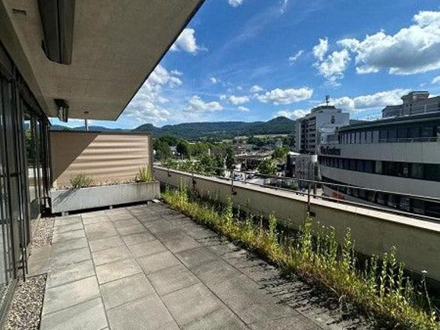 Grosszügige und zentrale 2.5 Zimmer Attikawohnung in Laufen