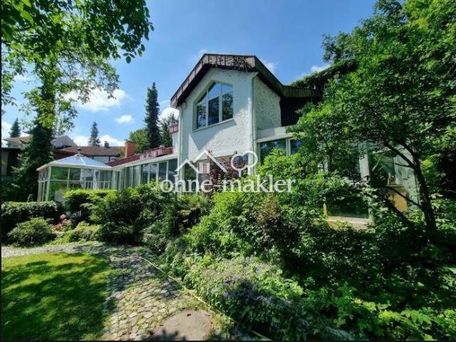Großzügige Villa am Waldrand mit angrenzendem Bauland