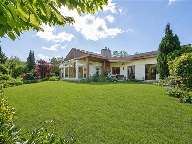 Grosszügige Villa im Grünen