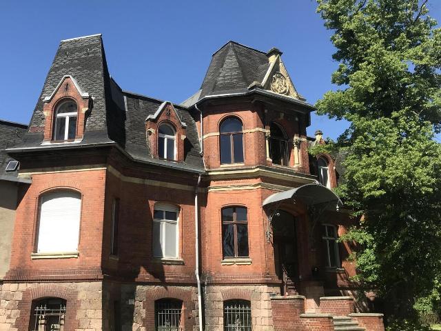 Großzügige Villa mit Ausbaupotenzial und historischem Charme