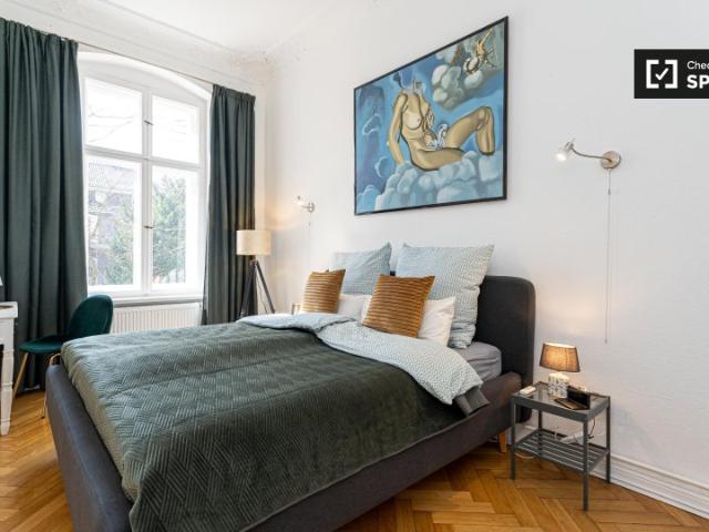 Großzügige Wohnung mit 1 Schlafzimmer in Berlin Steglitz