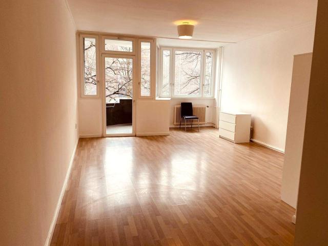 Großzügige Wohnung. Am Theodor Heuss Platz. provisionsfrei
