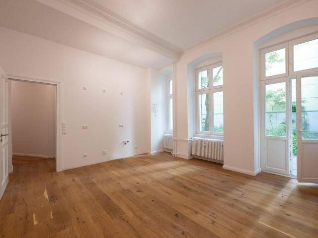 Großzügige Altbau 2 Zimmer Eigentumswohnung im urbanen Charlottenburg Wilmersdorf