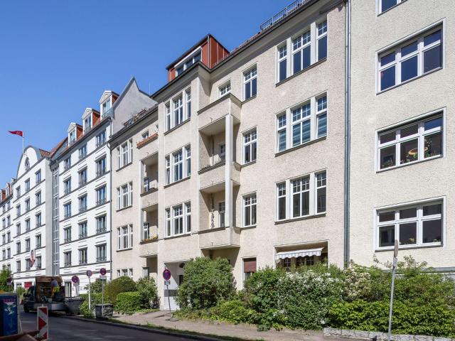 Großzügige Altbau Eigentumswohnung am Schlosspark Pankow mit Süd Ost Balkon