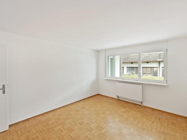 Grosszügige Attikawohnung mit Einkaufsmöglichkeit im Haus!