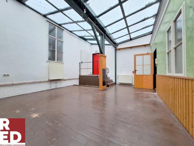 Großzügige Büro /Praxisfläche in bester Lage mit Garten, Terrasse und flexiblen Gestaltungsmöglichkeiten in Wien!