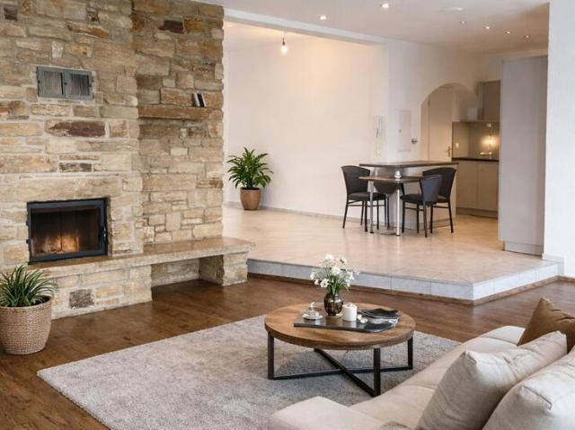 Großzügige ca. 151 qm Wohnung, mit Kamin und außergewöhnlich großer Terrasse