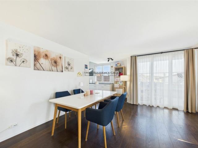 Grosszügige Dach Maisonette mit Klimaanlage im steuergünstigen Neerach