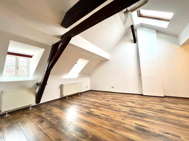 Großzügige Dachgeschosswohnung in Hochheims Altstadt