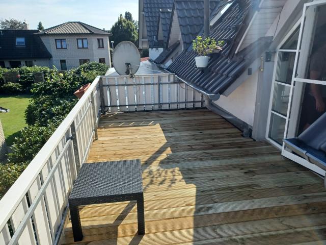 Großzügige Dachgeschoss Eigentumswohnung mit Dachterrasse und Carport !